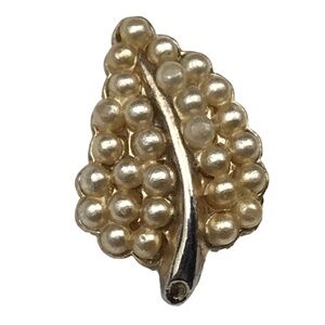 Leaf Gold Tone Simulated Pearl Vintage Pin Brooch